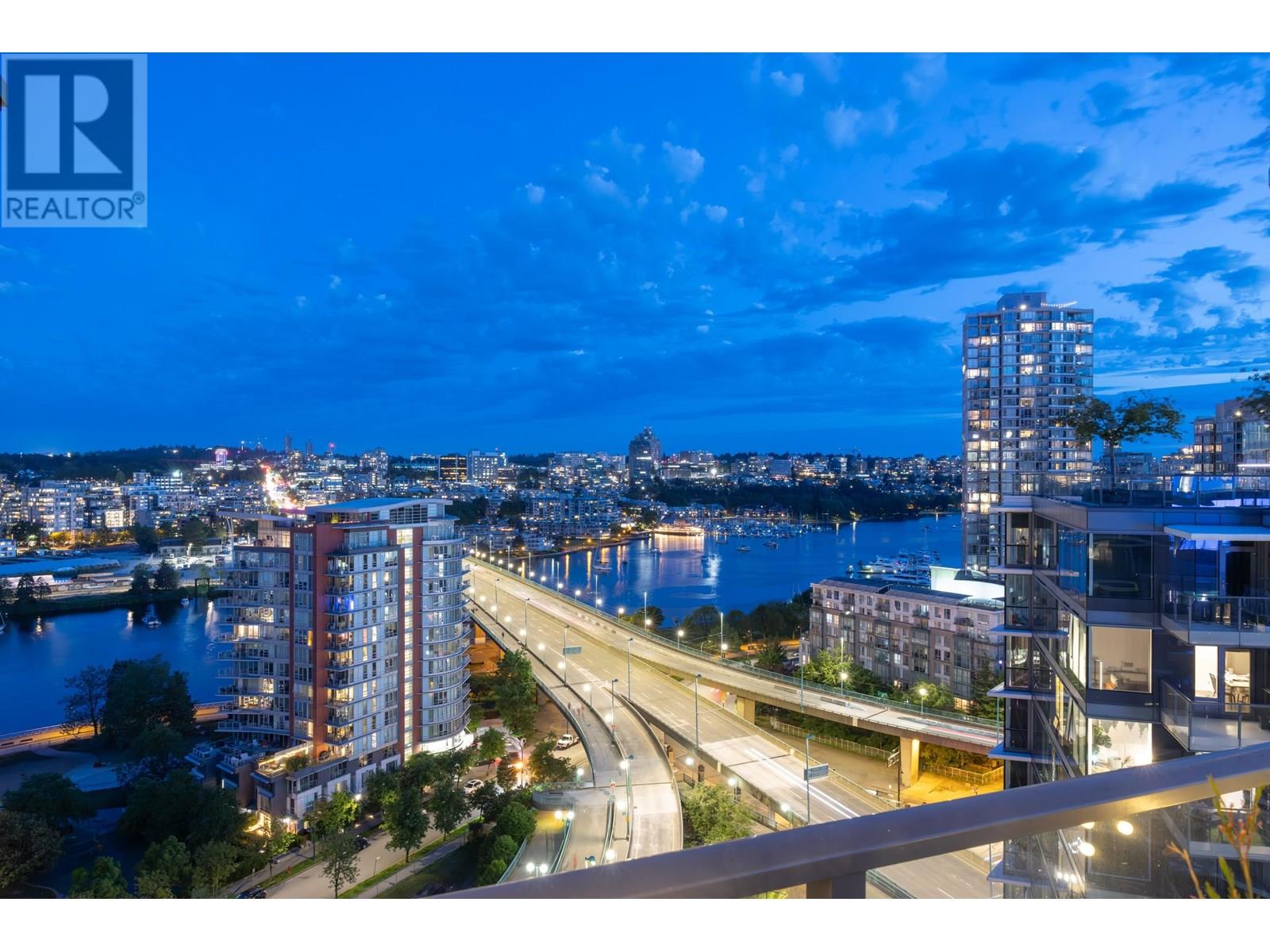 Photo 4 of 2056 38 Smithe Street, Vancouver BC