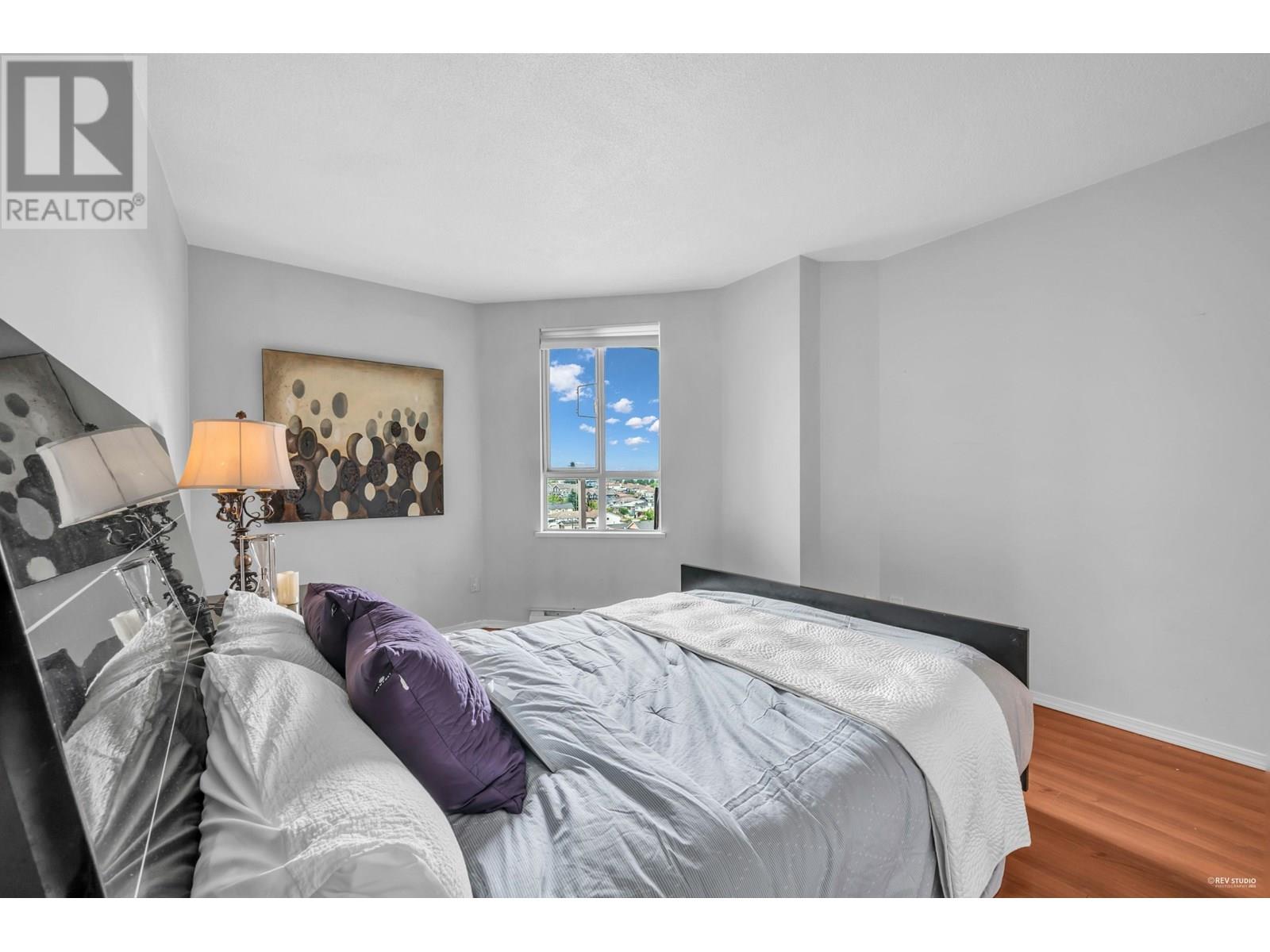 Photo 5 of 1007 3489 Ascot Place, Vancouver BC
