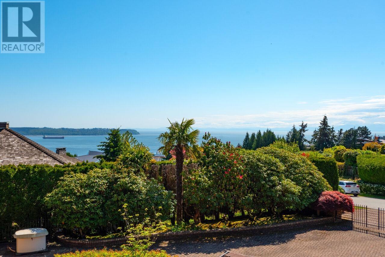 4228 ROCKRIDGE CRESCENT, West Vancouver