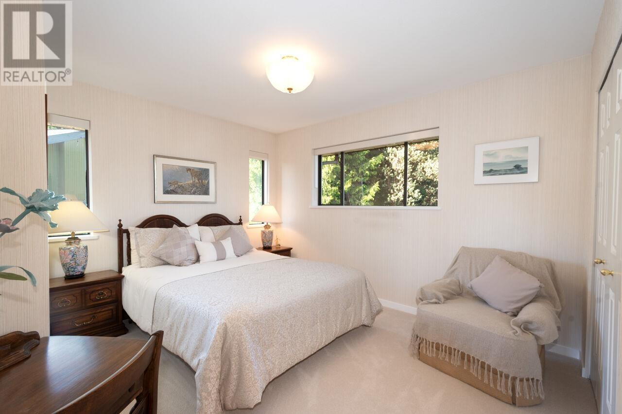 4228 ROCKRIDGE CRESCENT, West Vancouver