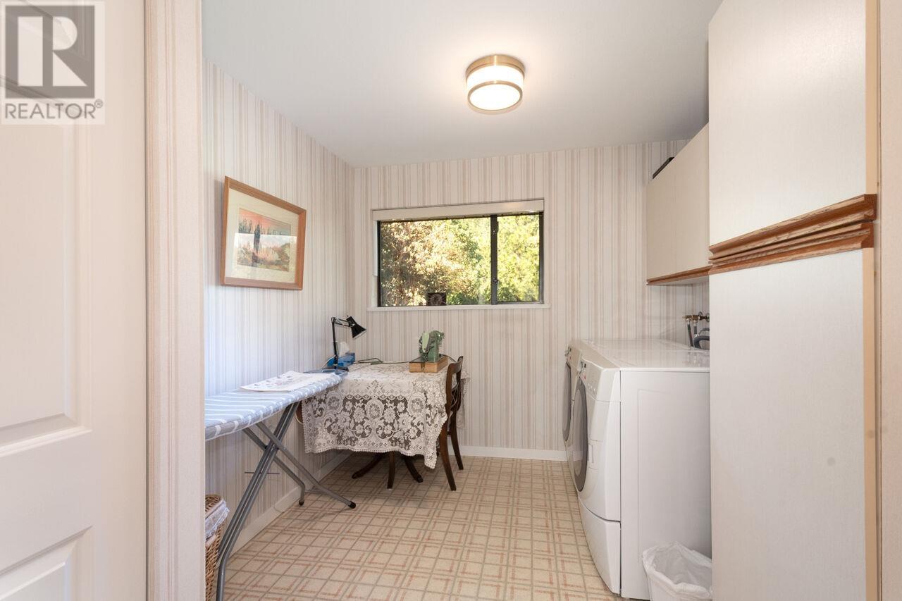 4228 ROCKRIDGE CRESCENT, West Vancouver