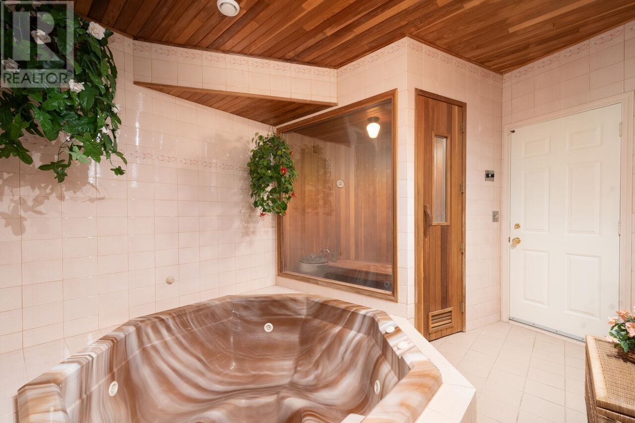 4228 ROCKRIDGE CRESCENT, West Vancouver