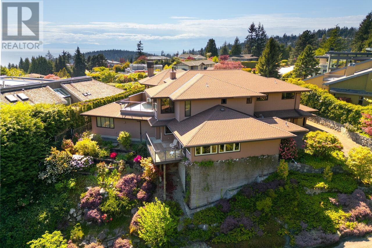 4228 ROCKRIDGE CRESCENT, West Vancouver
