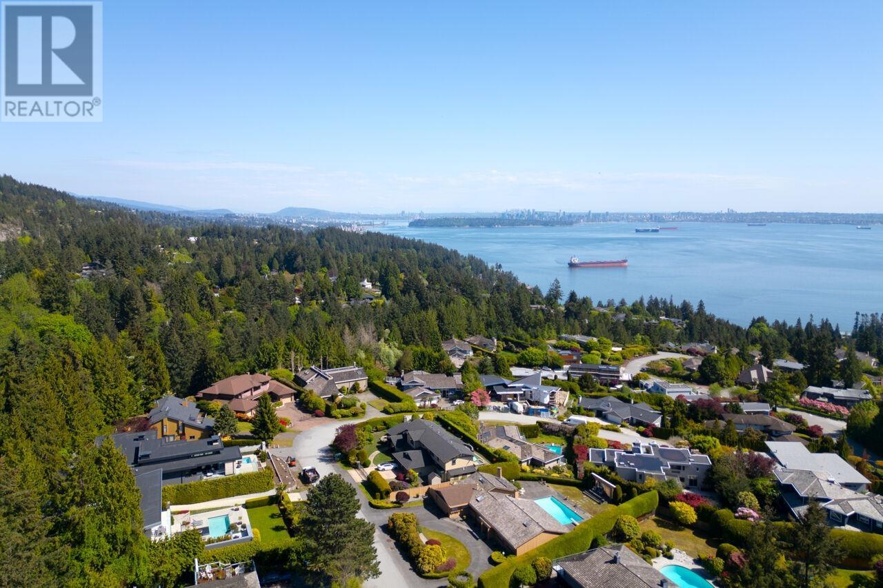 4228 ROCKRIDGE CRESCENT, West Vancouver