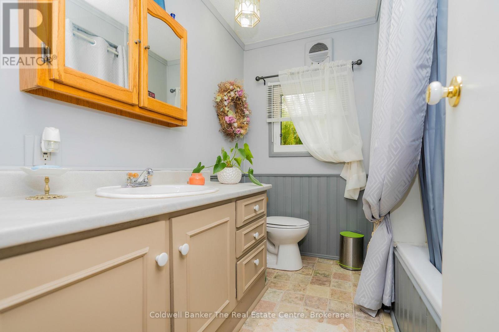 Single Family House Bungalow for Sale in  MCCARTHY DRIVE Clearview (Brentwood) 