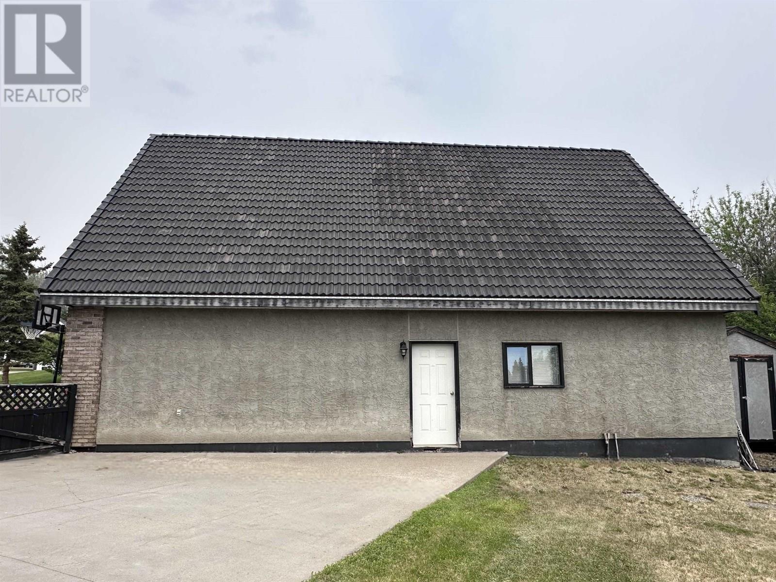 5516 MINNAKER CRESCENT, Fort Nelson