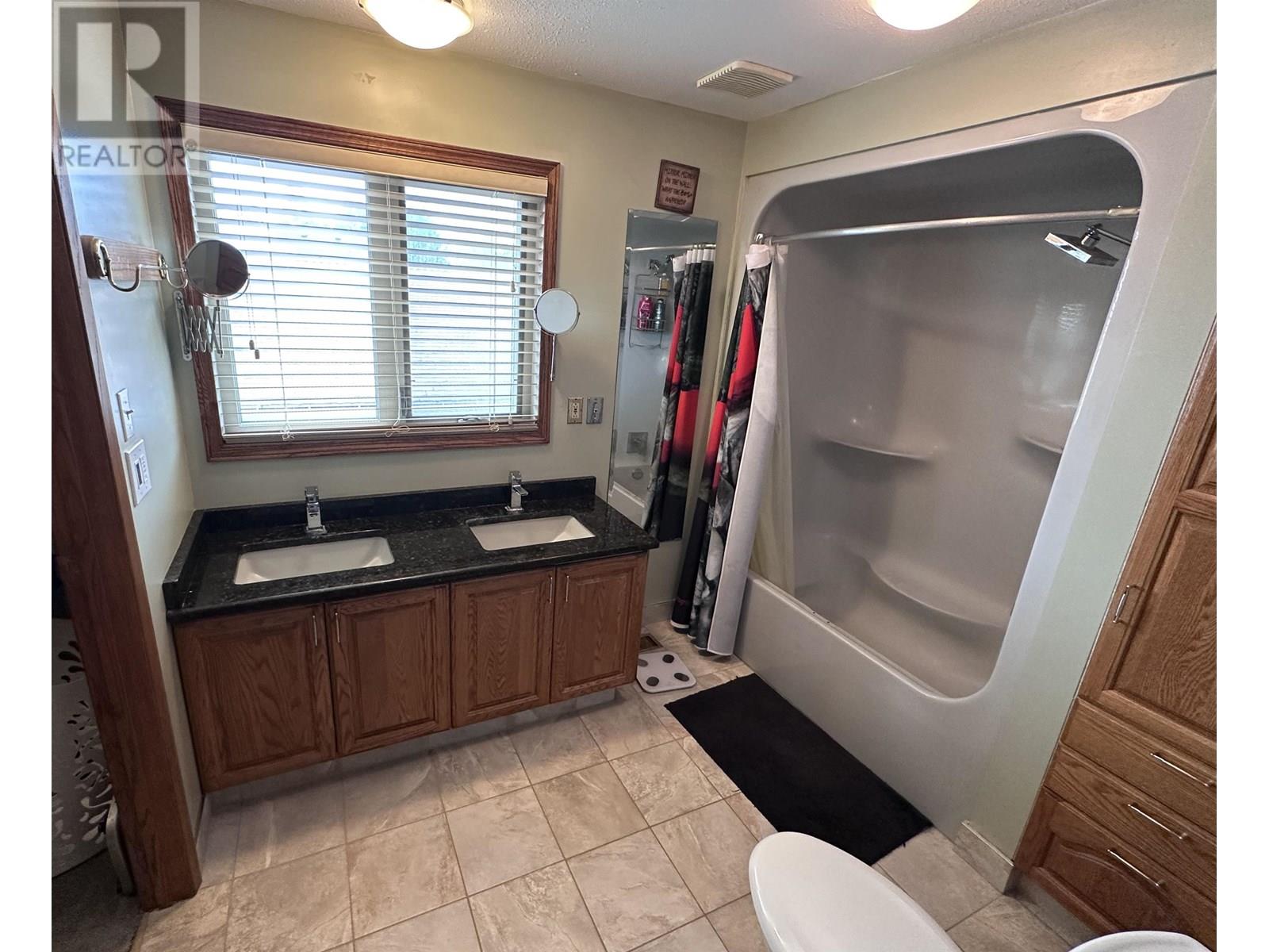 5516 MINNAKER CRESCENT, Fort Nelson