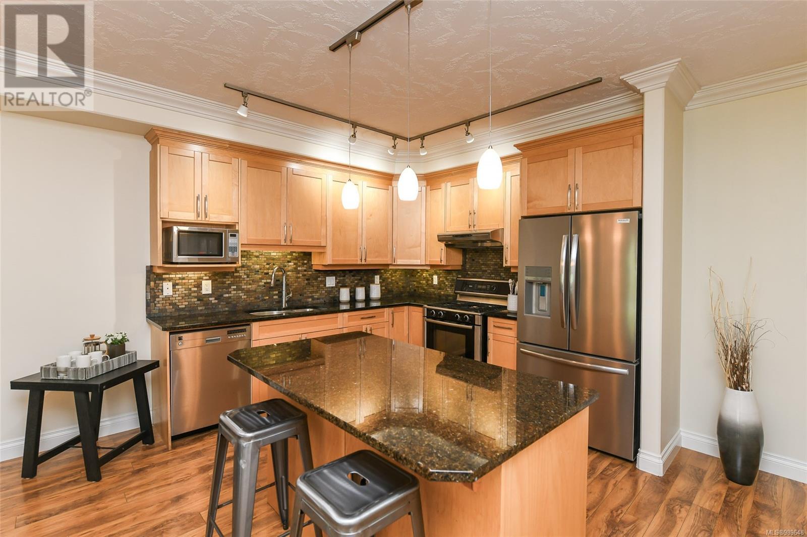 618 3666 Royal Vista Way, Courtenay real estate listing 989648