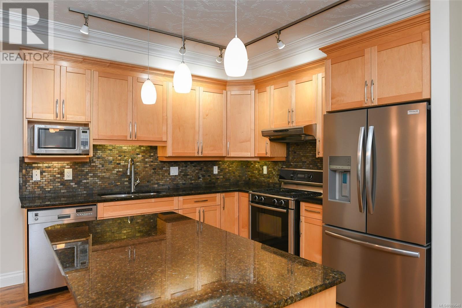 618 3666 Royal Vista Way, Courtenay real estate listing 989648