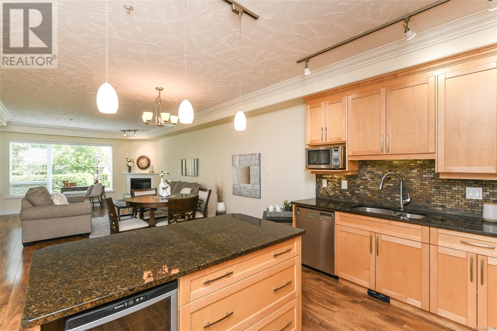 618 3666 Royal Vista Way, Courtenay real estate listing 989648