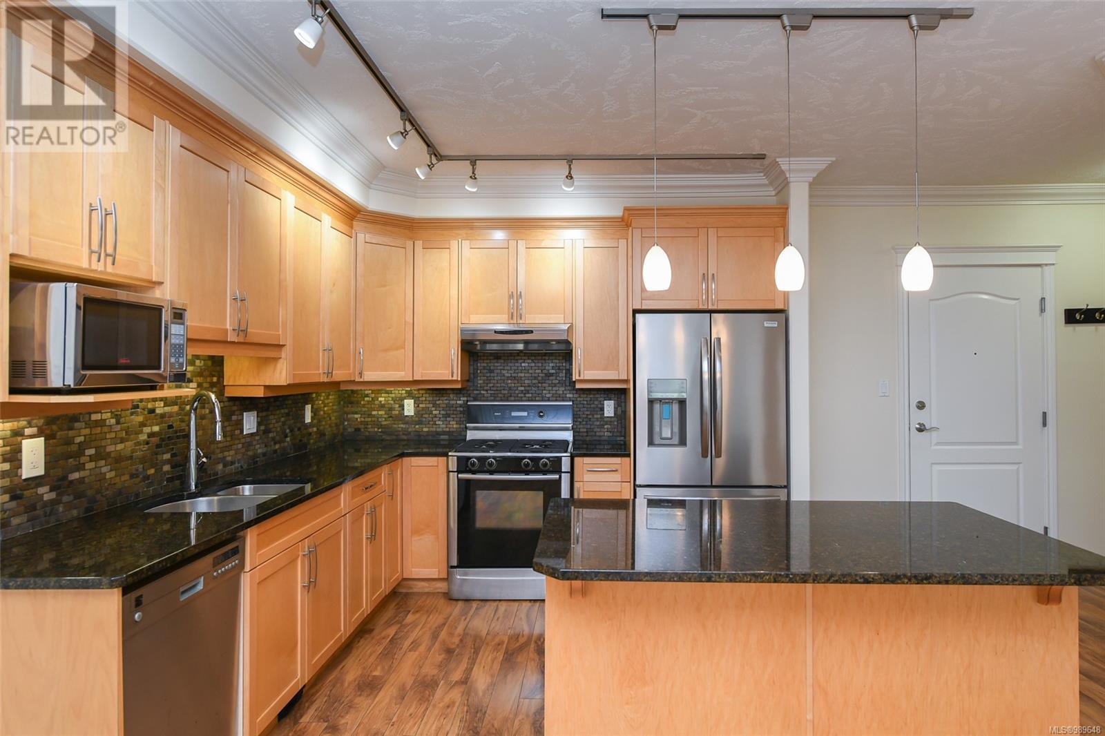 618 3666 Royal Vista Way, Courtenay real estate listing 989648