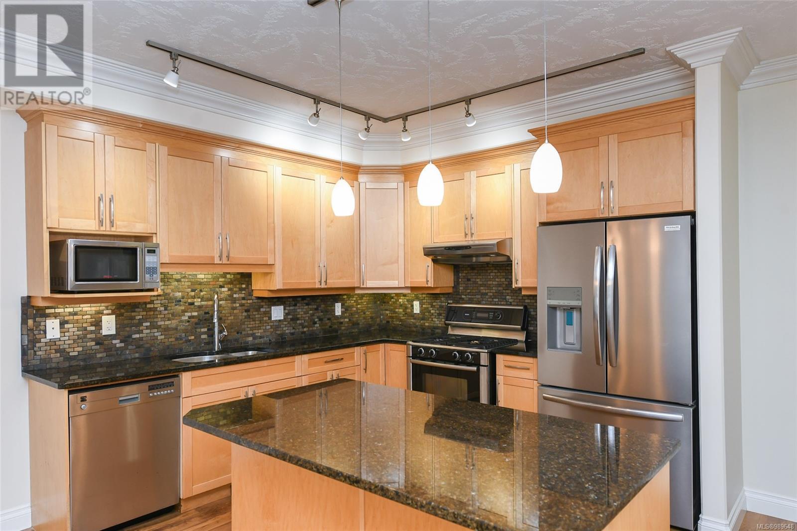 618 3666 Royal Vista Way, Courtenay real estate listing 989648
