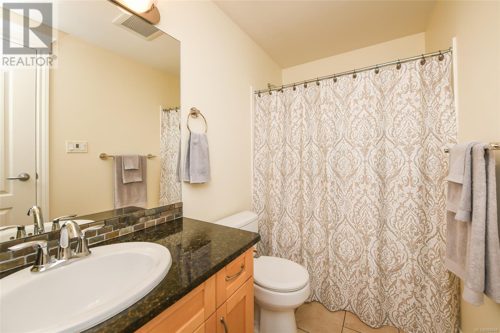 618 3666 Royal Vista Way, Courtenay real estate listing 989648