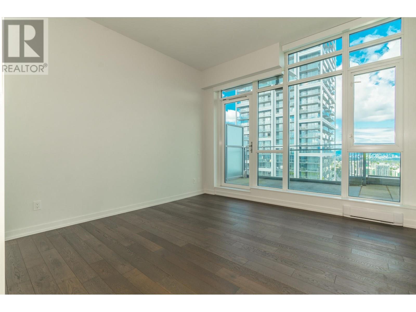 3802 4688 KINGSWAY, Burnaby
