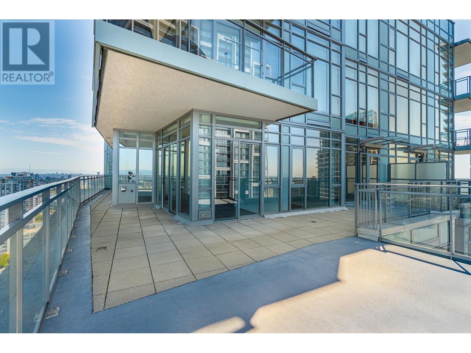 3802 4688 KINGSWAY, Burnaby