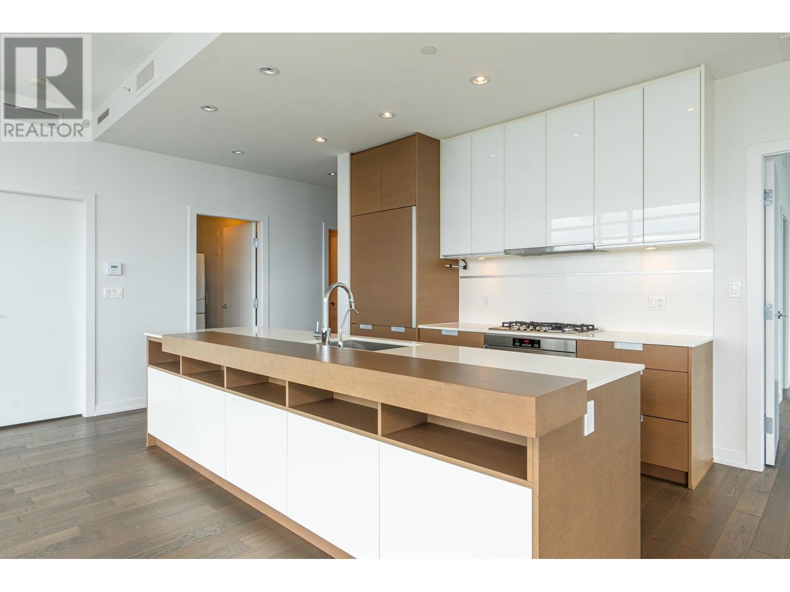 3802 4688 KINGSWAY, Burnaby