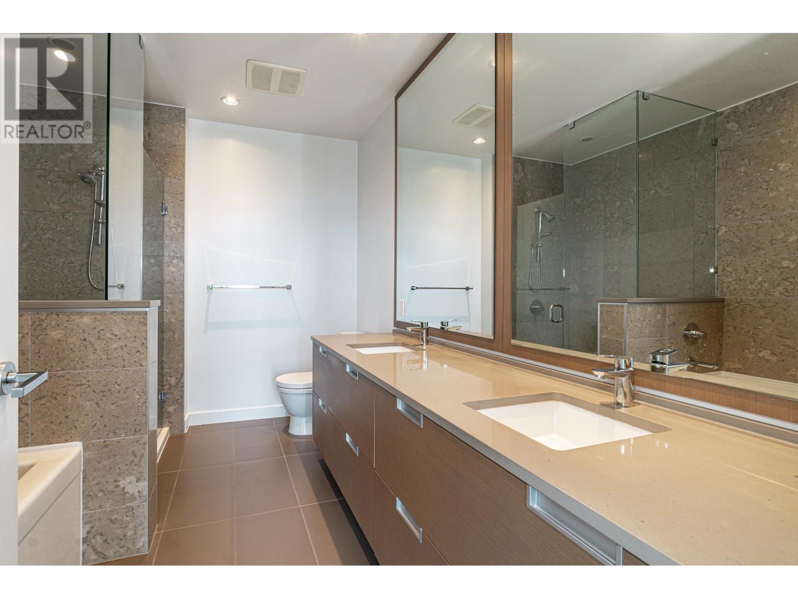 3802 4688 KINGSWAY, Burnaby