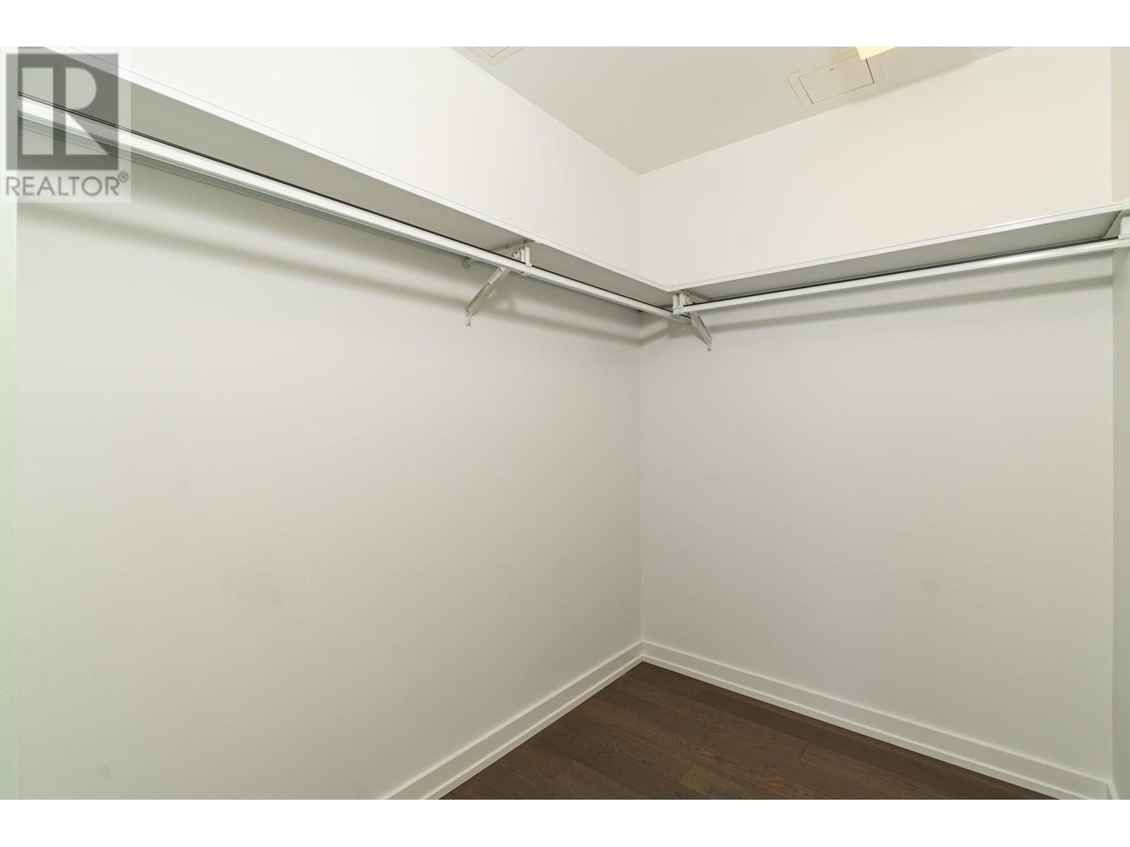 3802 4688 KINGSWAY, Burnaby