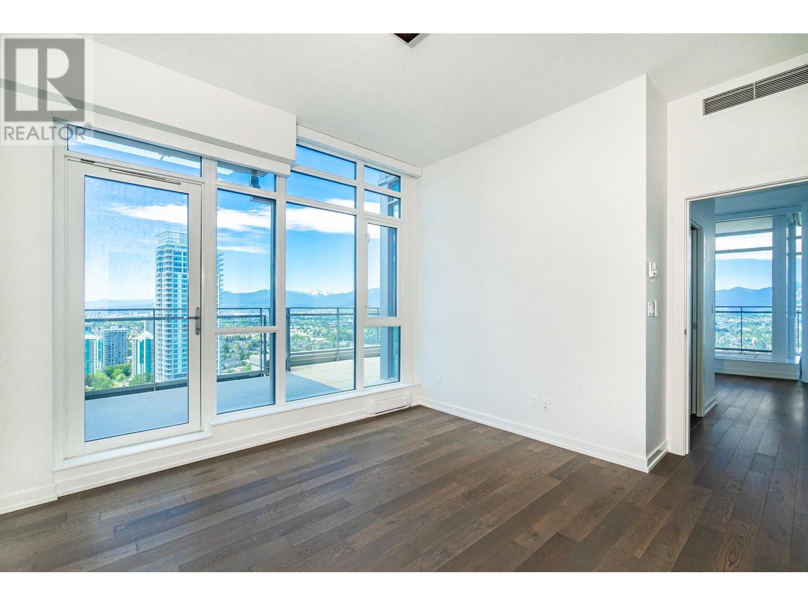 3802 4688 KINGSWAY, Burnaby