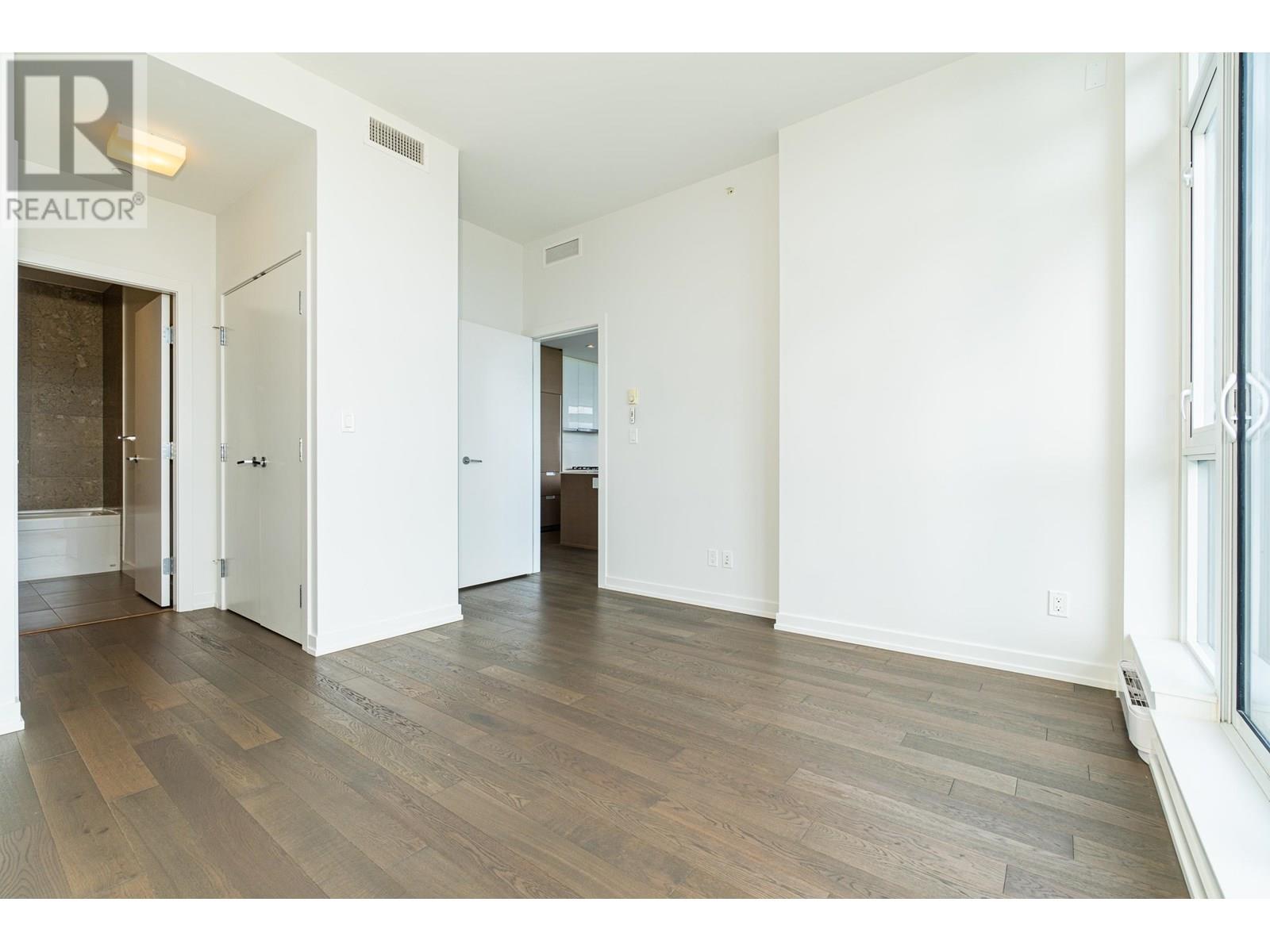 3802 4688 KINGSWAY, Burnaby