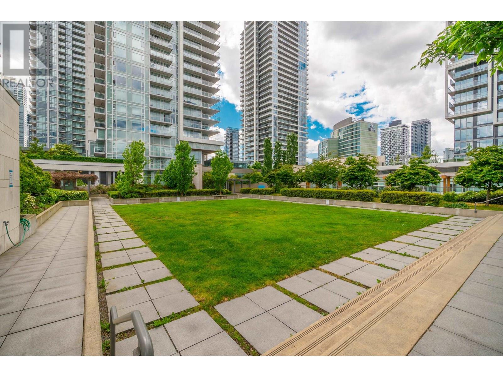 3802 4688 KINGSWAY, Burnaby