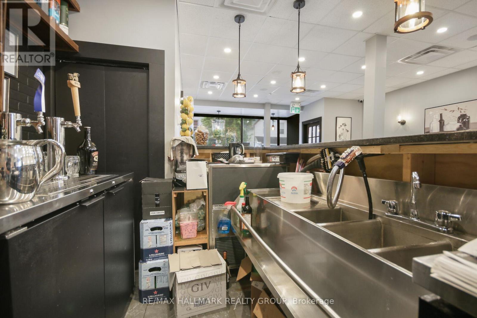 Photo 19 of 641 Somerset Street W, Ottawa ON