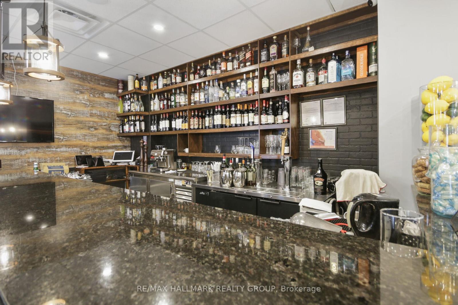 Photo 4 of 641 Somerset Street W, Ottawa ON