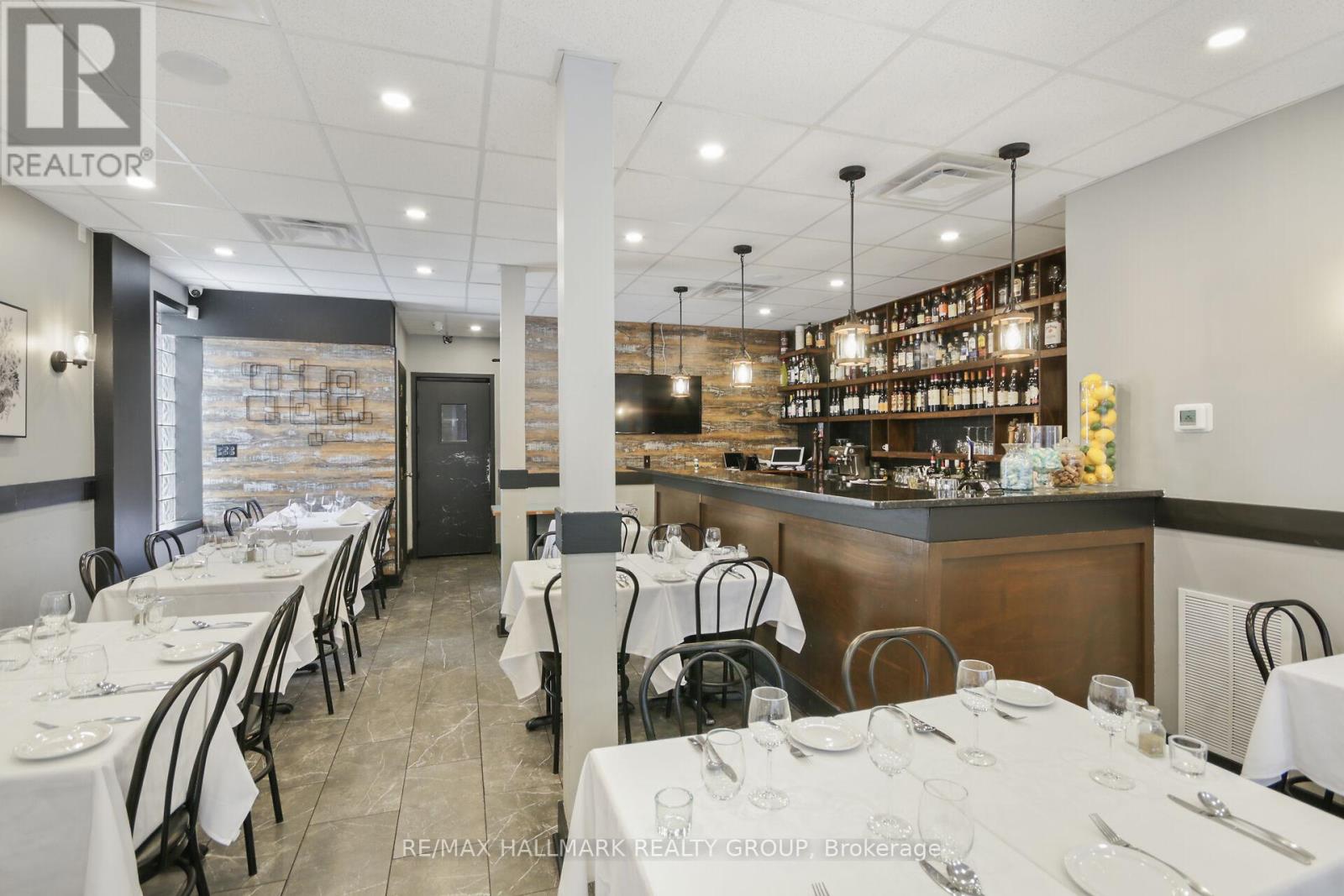 Photo 12 of 641 Somerset Street W, Ottawa ON