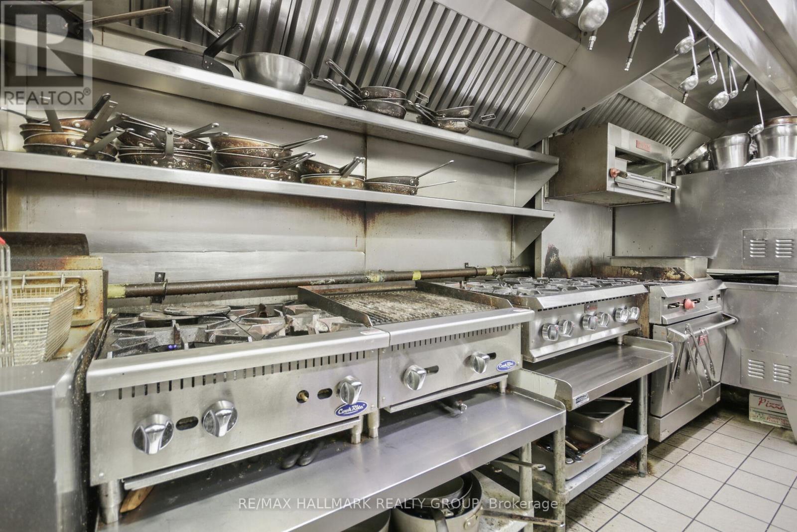 Photo 24 of 641 Somerset Street W, Ottawa ON
