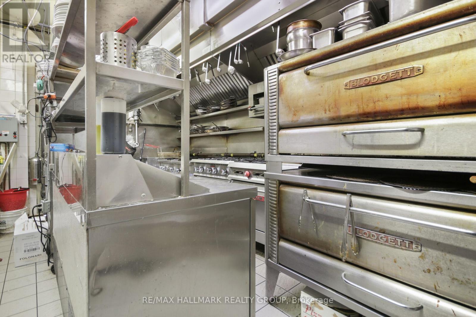 Photo 28 of 641 Somerset Street W, Ottawa ON