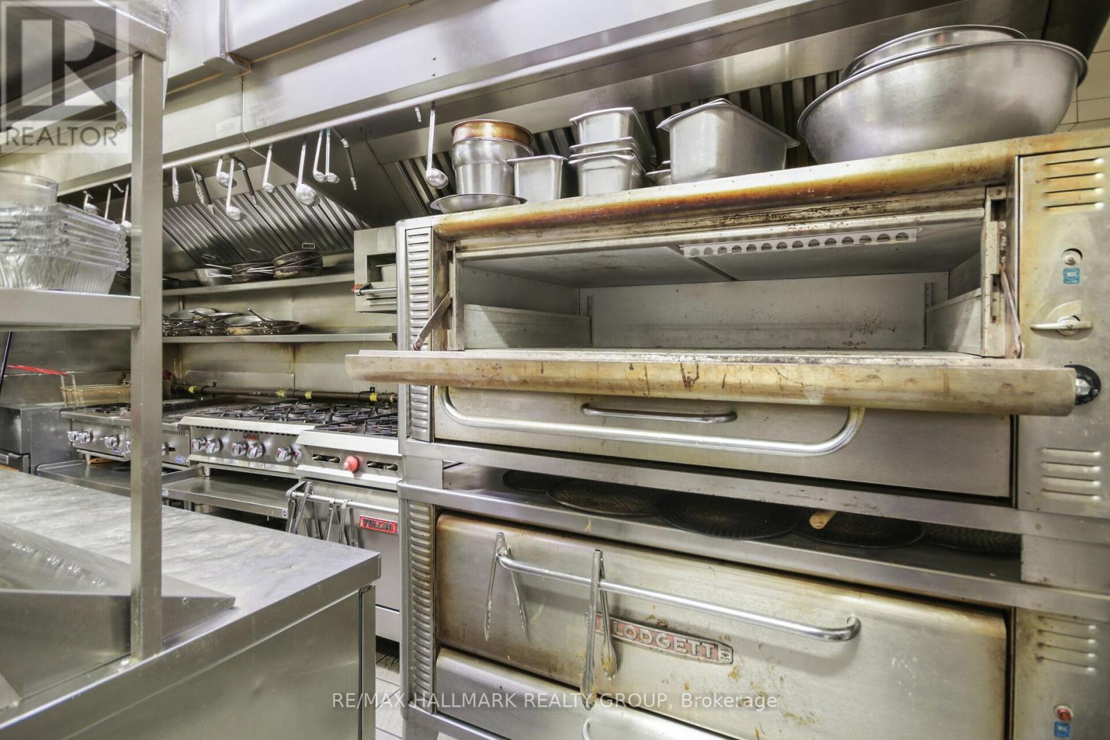 Photo 15 of 641 Somerset Street W, Ottawa ON