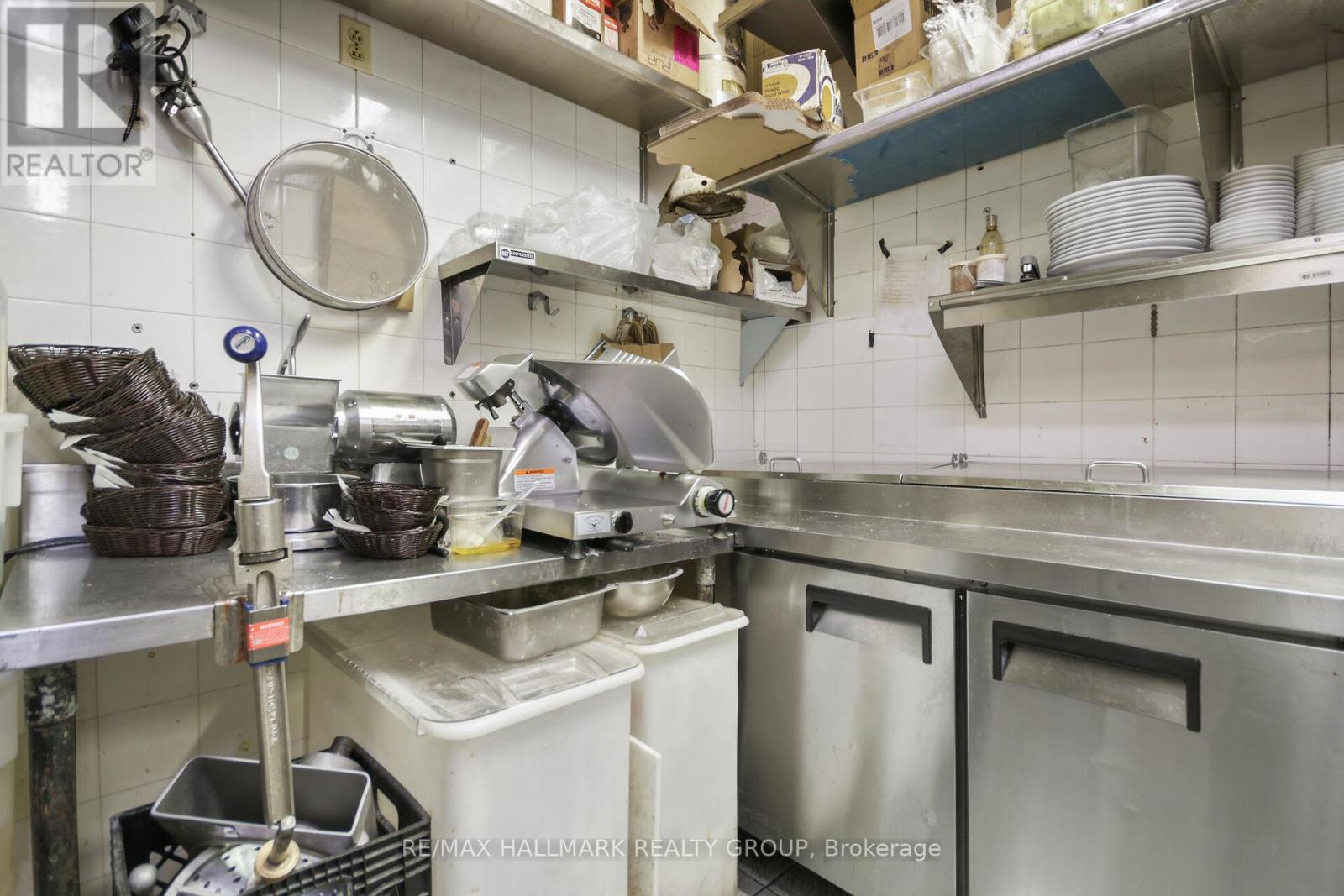 Photo 31 of 641 Somerset Street W, Ottawa ON