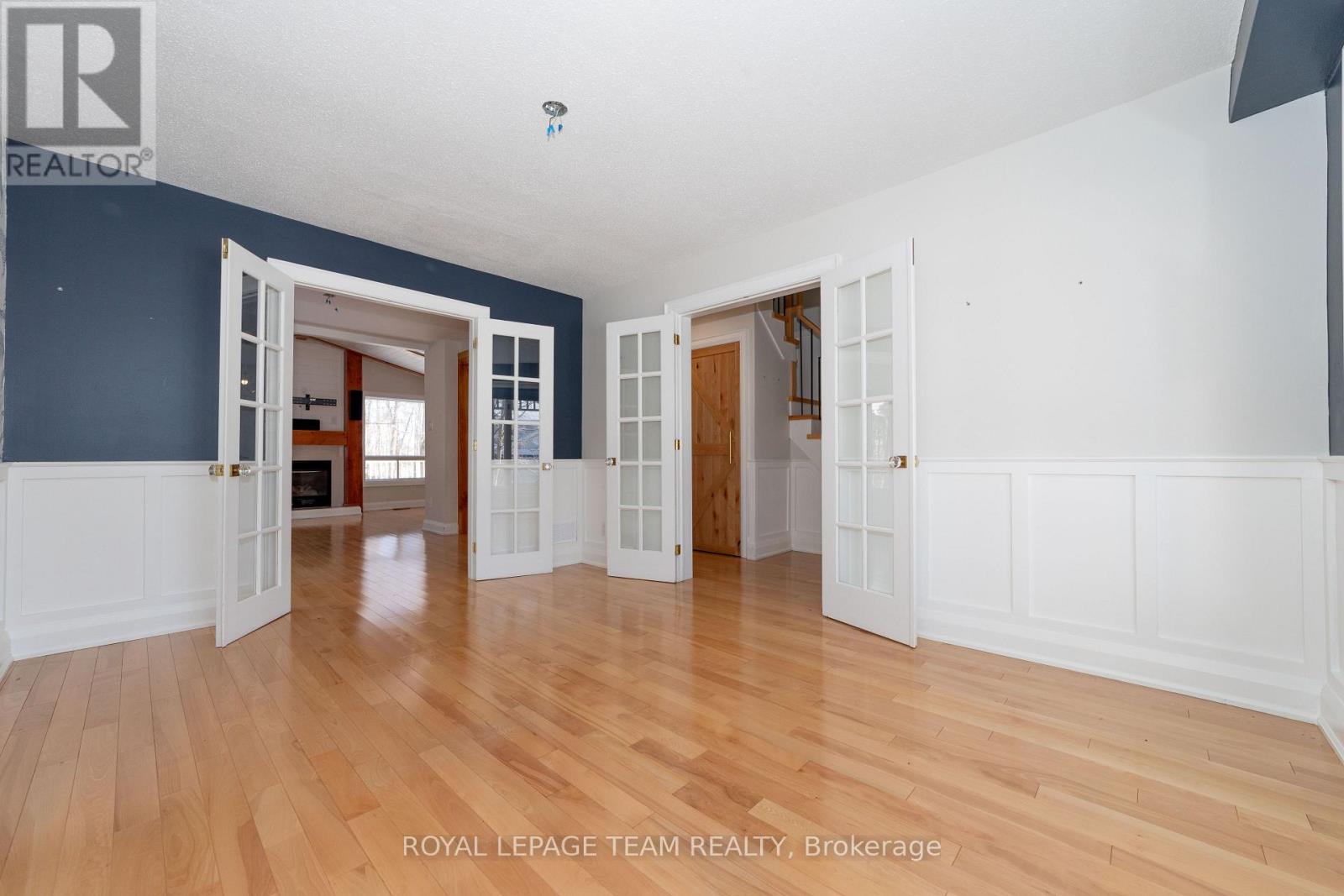 Photo 11 of 2207 Nature Trail Crescent, Ottawa ON