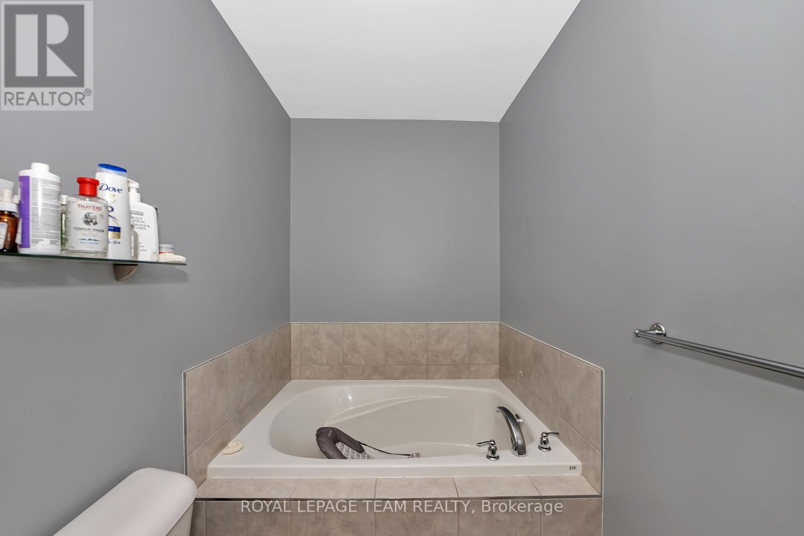 Photo 19 of 625 Pepperville Crescent, Ottawa ON