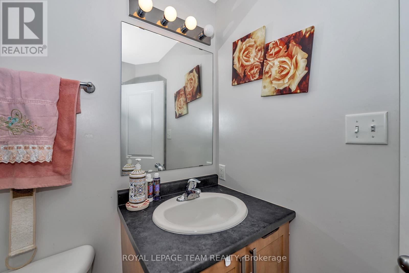Photo 20 of 625 Pepperville Crescent, Ottawa ON