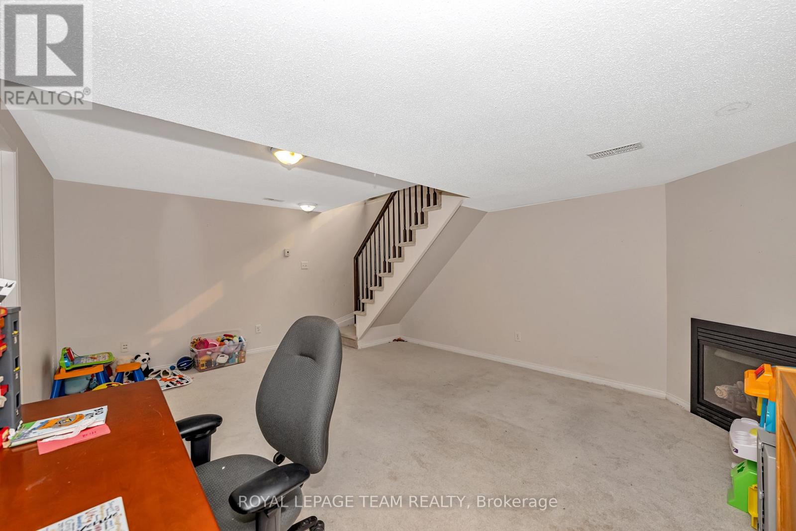 Photo 12 of 625 Pepperville Crescent, Ottawa ON