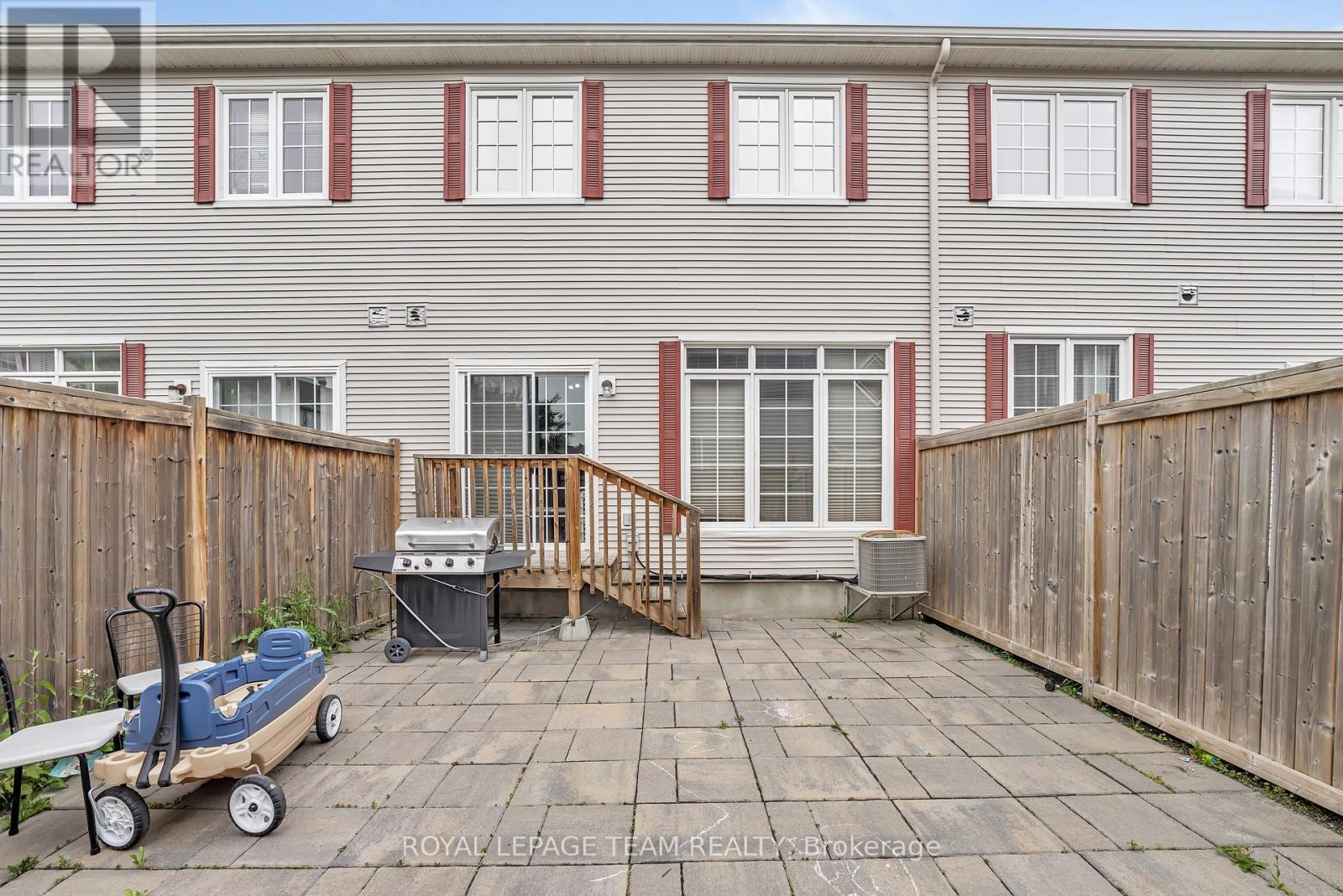 Photo 5 of 625 Pepperville Crescent, Ottawa ON