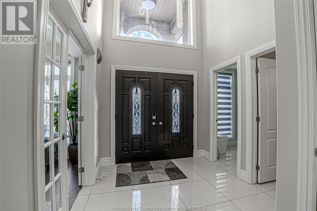 Photo 2 of 889 Lakewood, Lakeshore ON