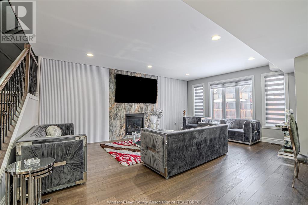 Photo 14 of 889 Lakewood, Lakeshore ON