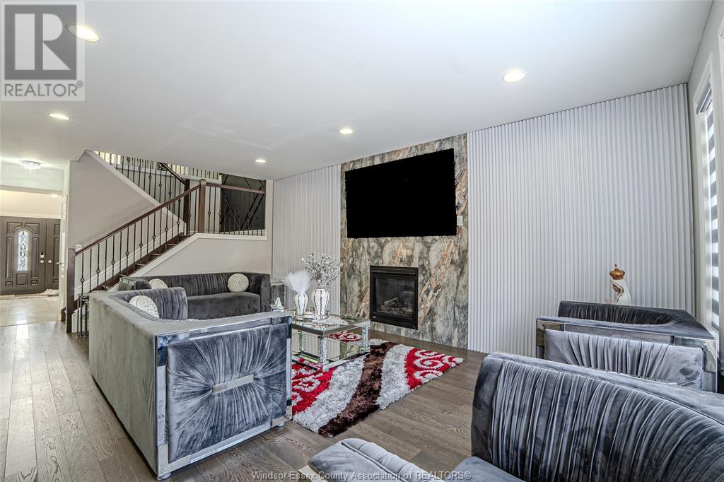 Photo 15 of 889 Lakewood, Lakeshore ON