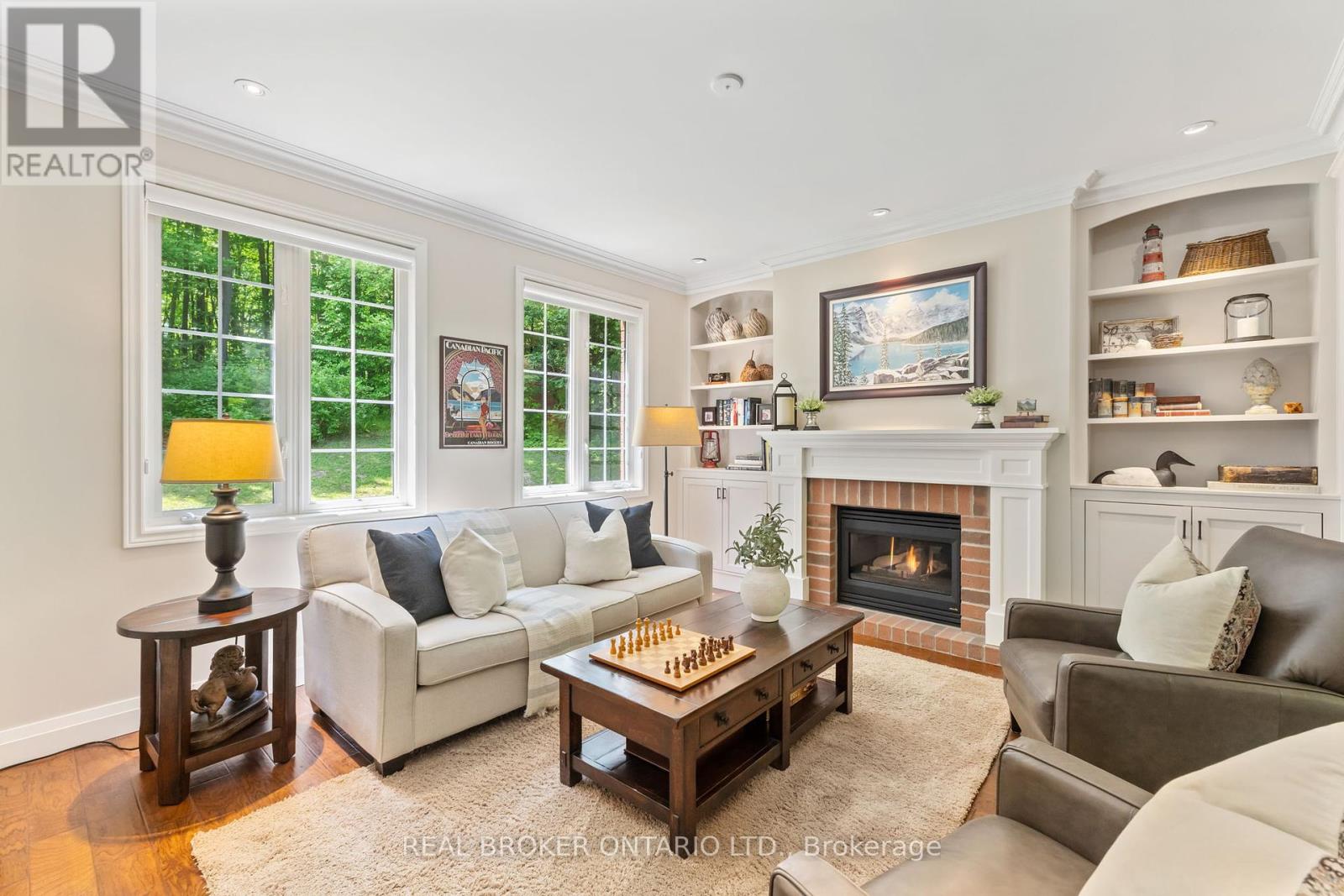 Photo 10 of 8 Oakview Place, Uxbridge ON