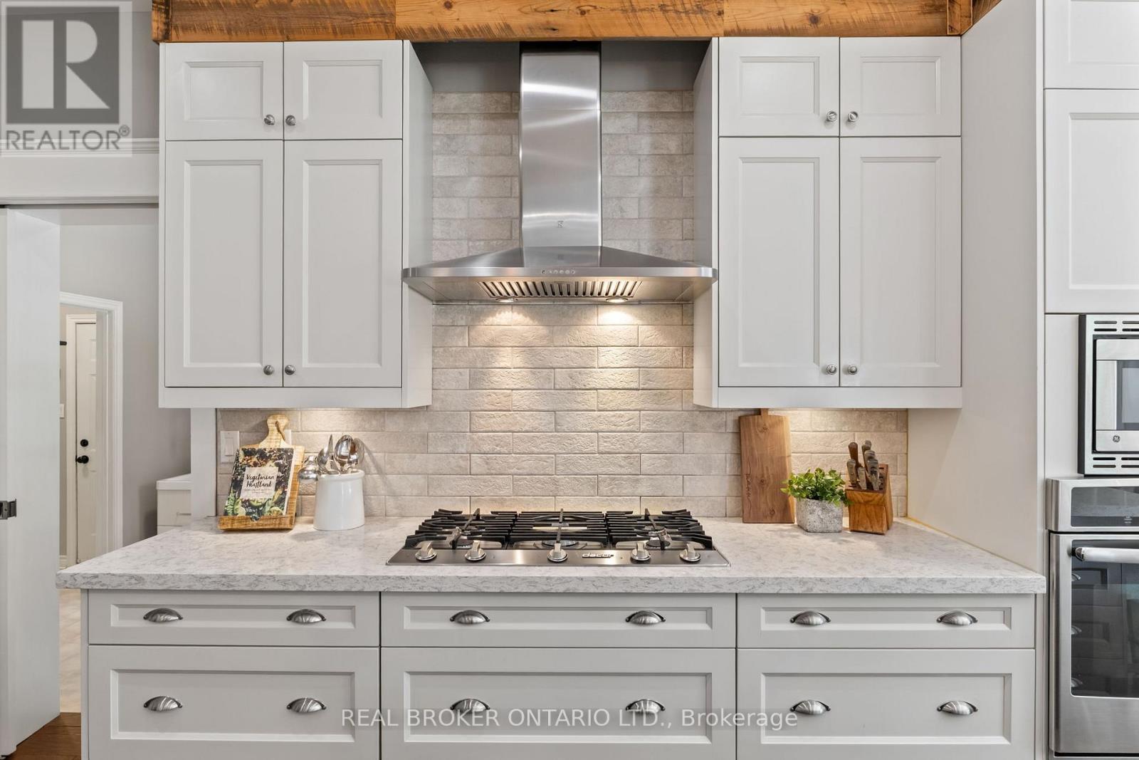 Photo 15 of 8 Oakview Place, Uxbridge ON