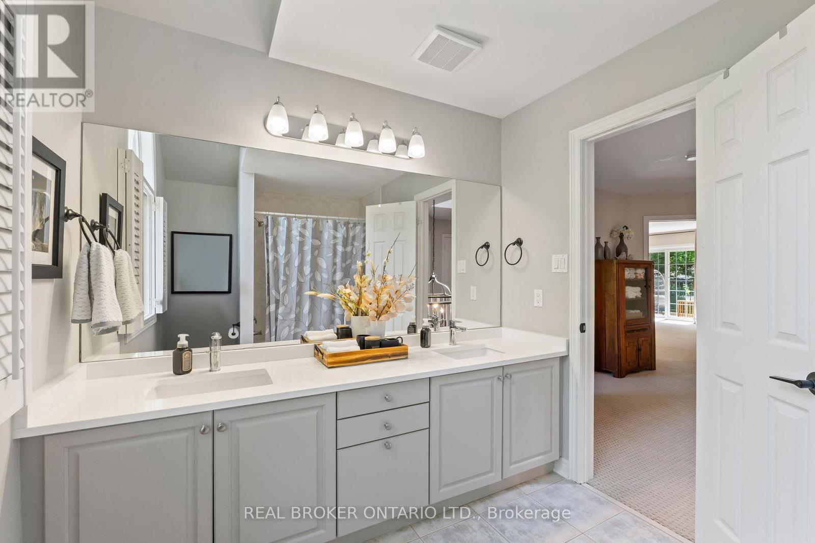Photo 33 of 8 Oakview Place, Uxbridge ON
