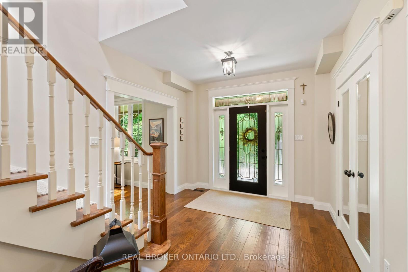 Photo 7 of 8 Oakview Place, Uxbridge ON