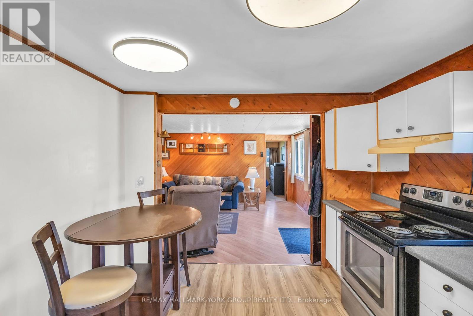 Photo 6 of 122 Sunset Beach Road, Georgina ON