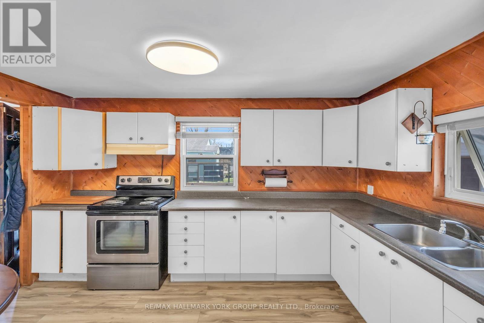Photo 31 of 122 Sunset Beach Road, Georgina ON