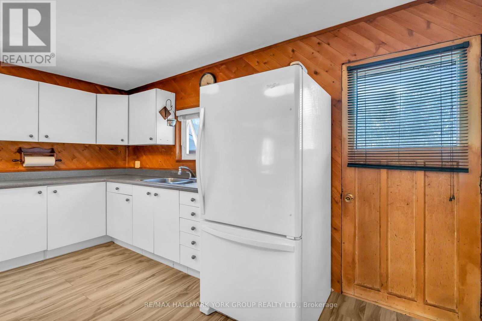 Photo 2 of 122 Sunset Beach Road, Georgina ON