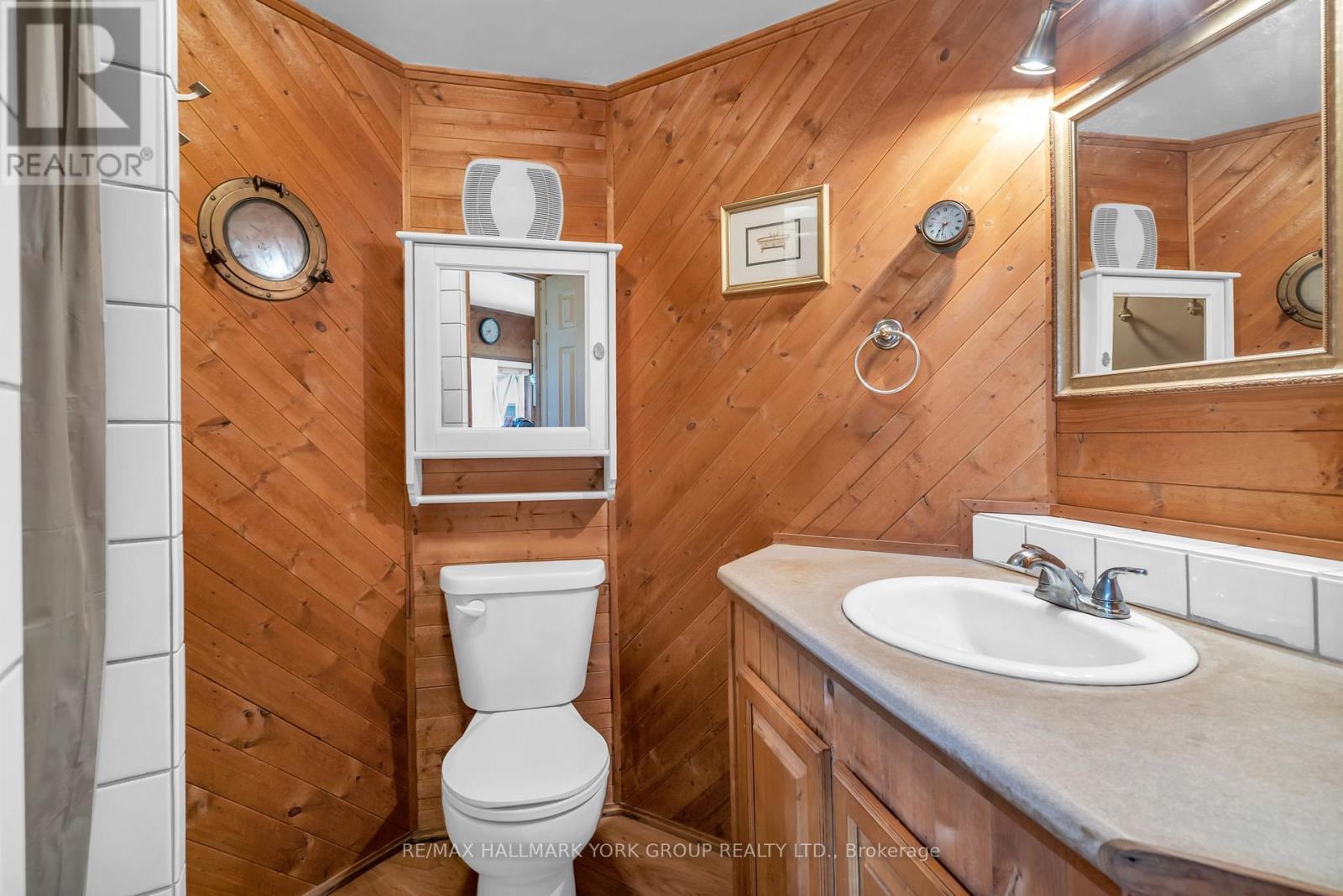 Photo 32 of 122 Sunset Beach Road, Georgina ON