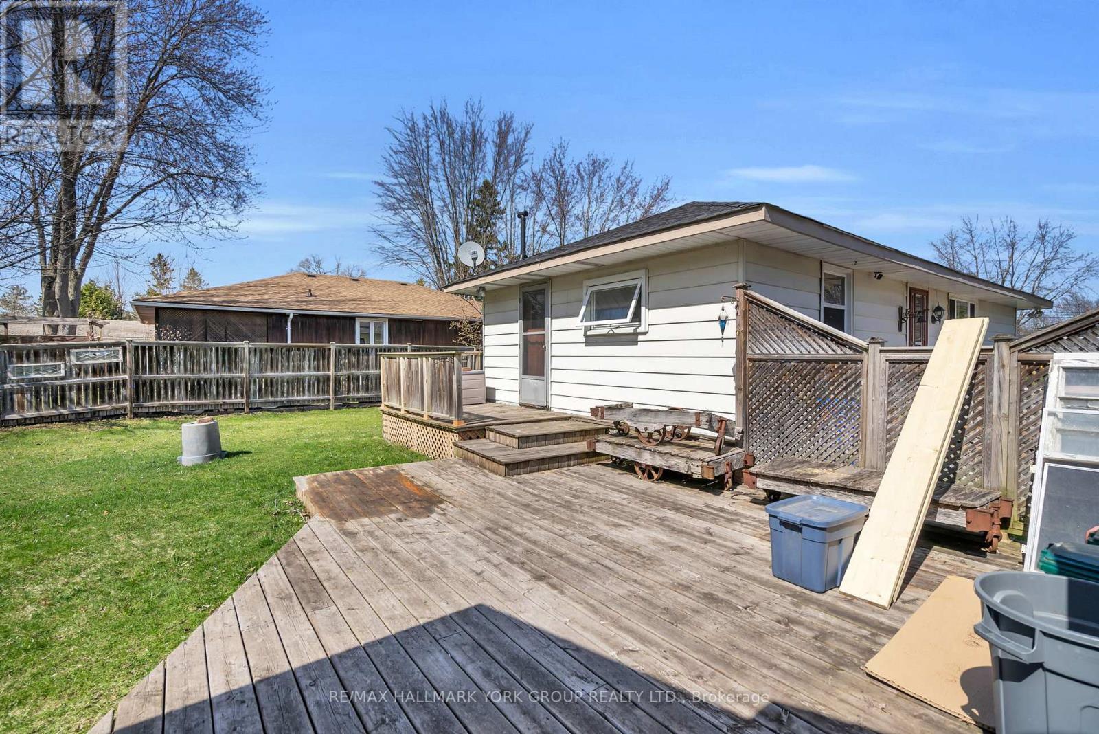 Photo 22 of 122 Sunset Beach Road, Georgina ON