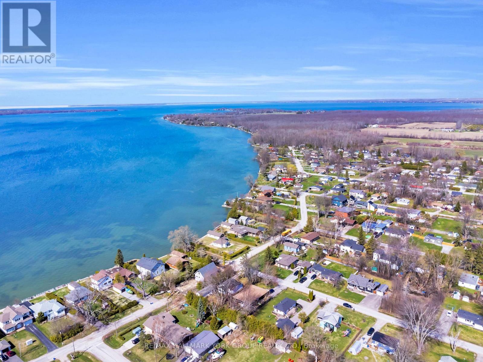 Photo 40 of 122 Sunset Beach Road, Georgina ON